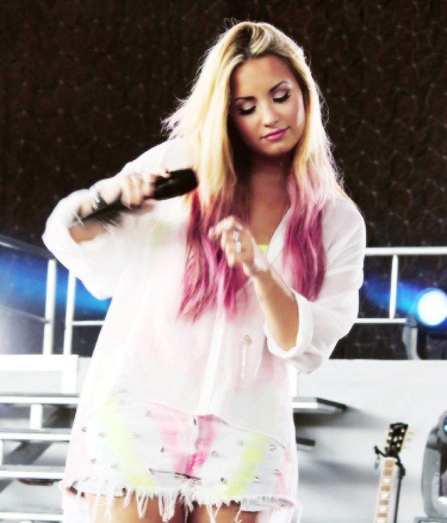 #NEONLIGHTSTOUREURO!!! Get info here: http://t.co/VrIeGVVMpi