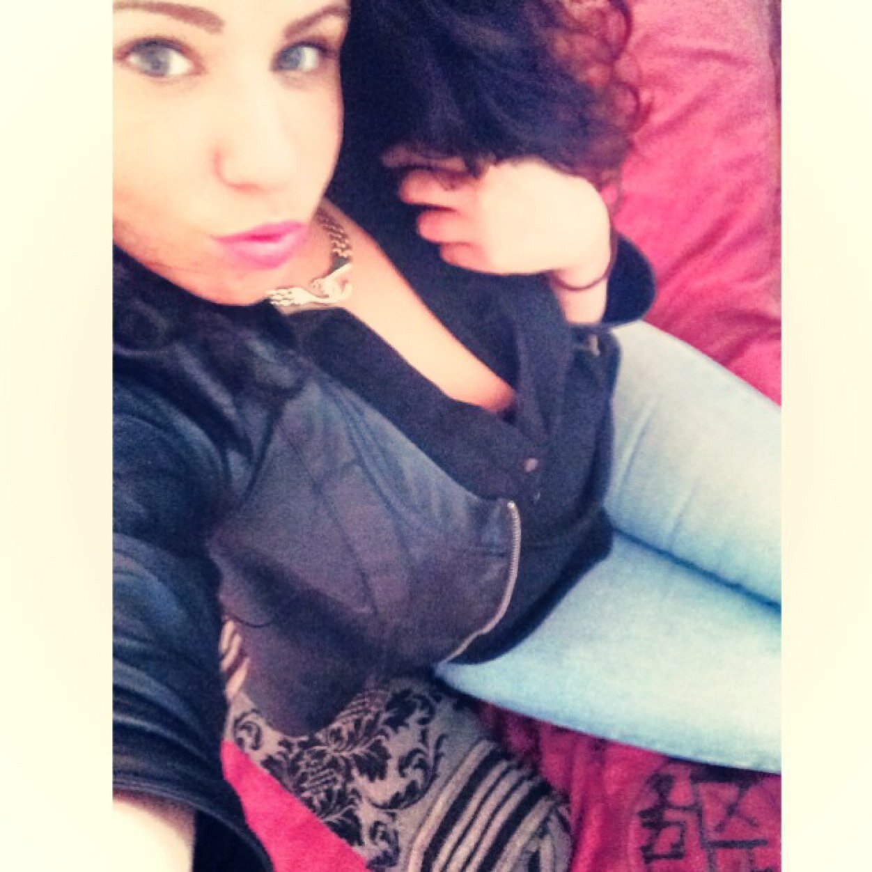 23+ // Livin la vida loca!

Instagram: chicaloca23

Act like a lady,think like a boss!    #KUSHINNADISYSTEM #TEAMGREENEYES #SHORTY