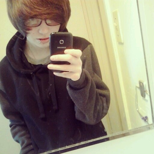 hi i love rainy days and long walks /my instagram; http://t.co/qMVxSwYRHa folllow me :* my tumblr; http://t.co/fyI9nXC6fe