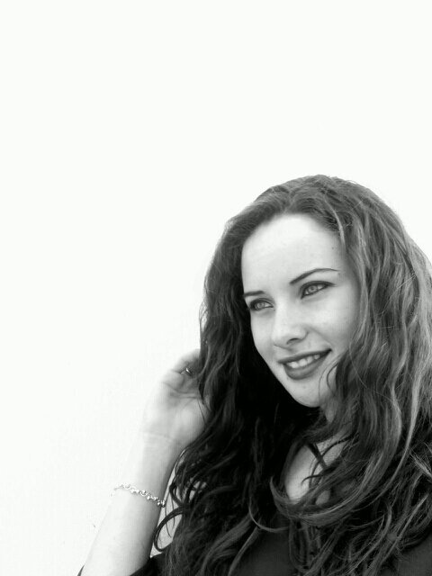 Arquitecta de sonrisas,lucha contra todo y contra todos por aquello que realmente te haga FELIZ!!! :))