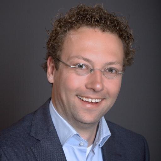Directeur Lekker Leven bij BAM Wonen / Ontwikkeling & Bouw / Altijd op zoek naar nieuwe kansen / Getrouwd met Fleur / Vader van Stijn, Sophie & Julia / Zeilen