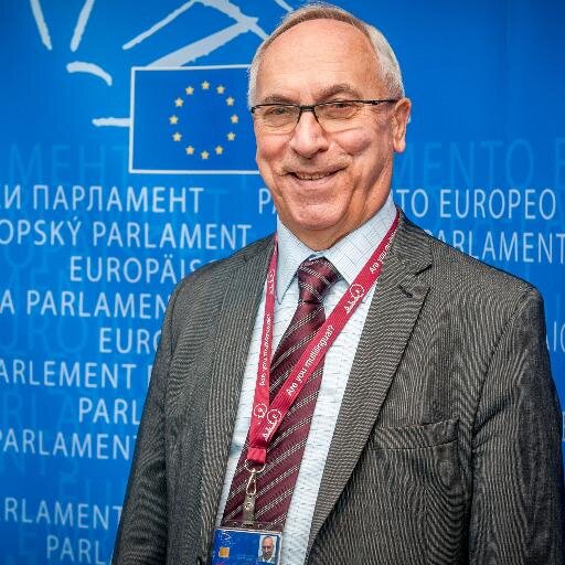 W 1961 roku ukończyłem studia na Politechnice Śląskiej.

- W 1965 roku obroniłem w Moskwie pracę doktorską z zakresu nauk technicznych. Przez kilka lat pracowa