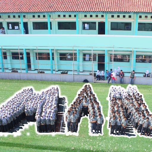 Dengan pondasi agama yang kuat, kita wujudkan angkatan'14 yang berilmu pengetahuan, berjiwa sosial, juga berbahasa yang sopan dan santun. Bismillah!!!
