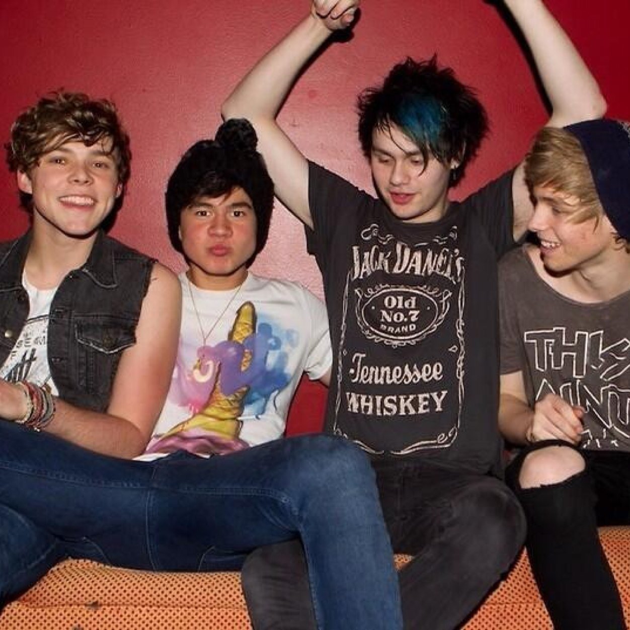 Calmgucci's profile picture. FOLLOW @CRAICASSNOUIS BC SHE GAVE YOU THIS FREE FOLLOW