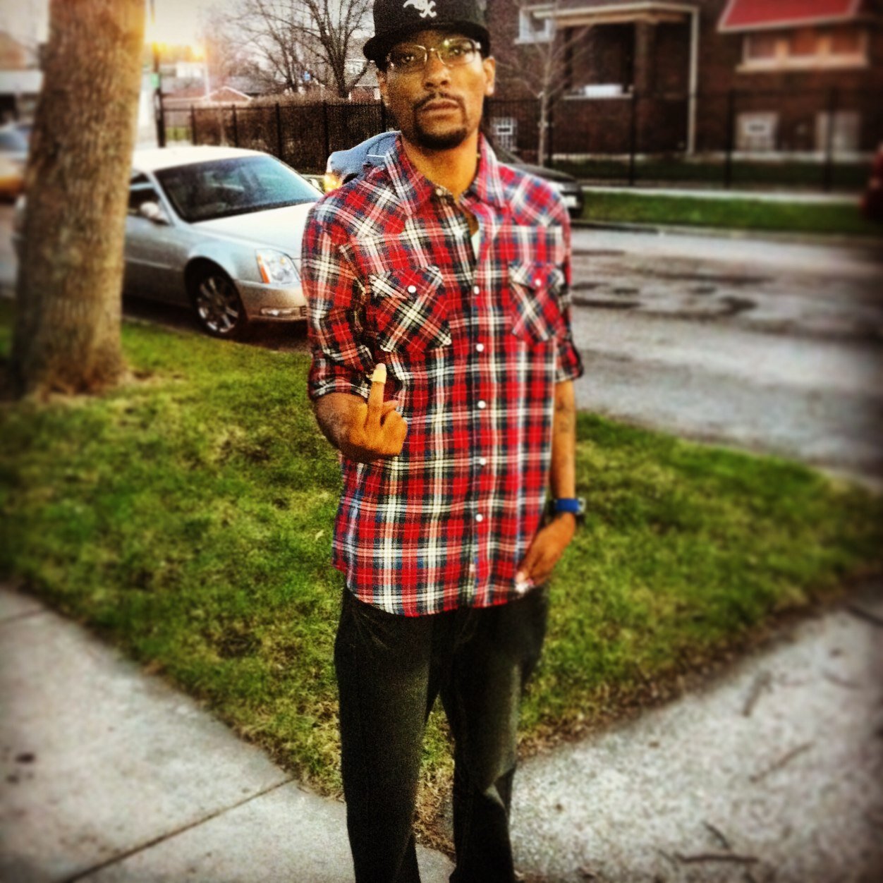 Hustlin workin my muscle throwin up signs 2 tha ni**az that I f**k wit #followme