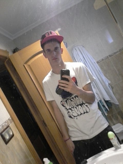 Quien me lastima me hace fuerte ; quien me critica, me hace importante. Dorado como forma de vida. Chaval desafortunado en el amor. Aldaya ,18 añetes
