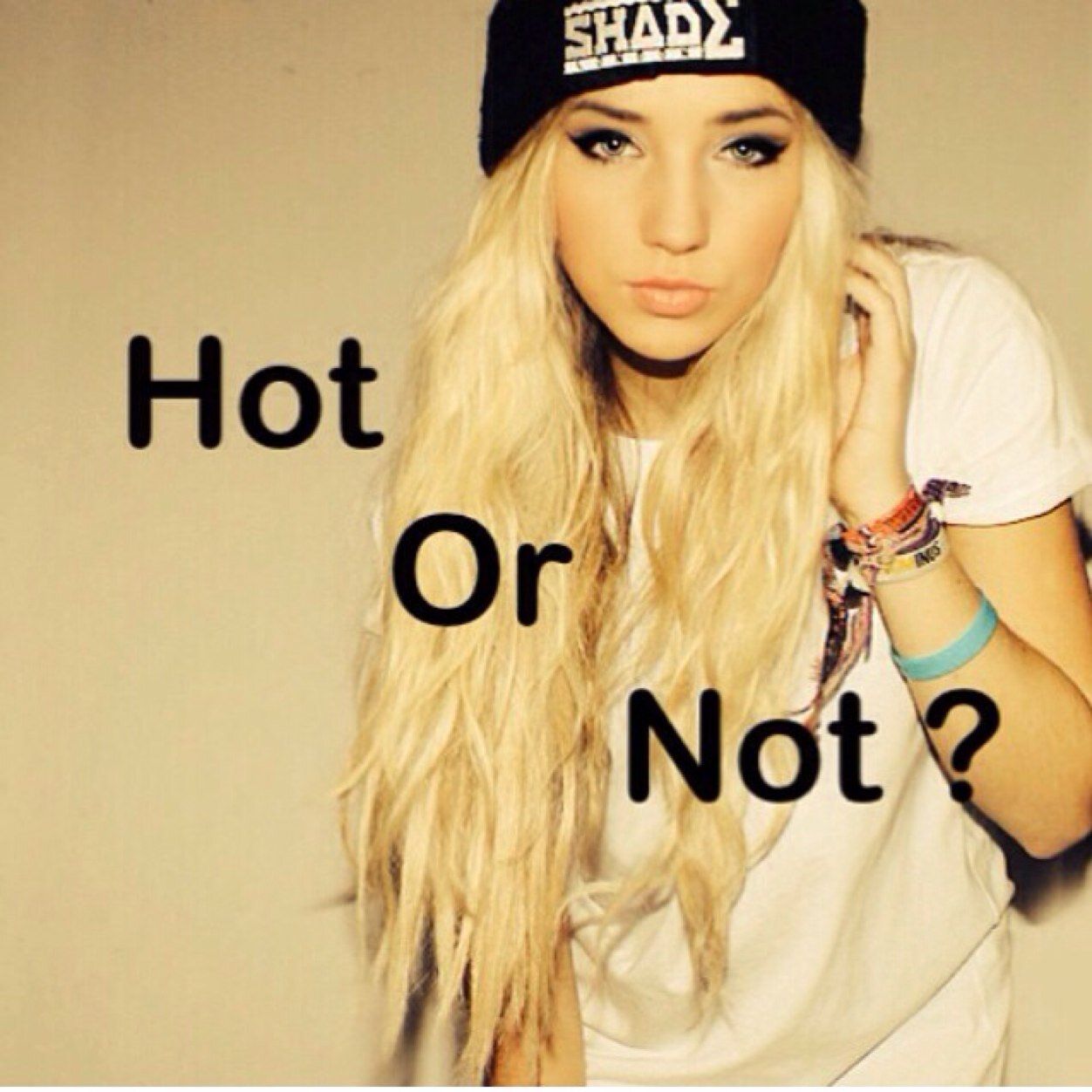 Het eerste officiële 'Hot_or_Not8' account ♕ || Retweeten = Kans om gegooid te worden ||
OP NAAR DE 50. Hotters And Notters ♡