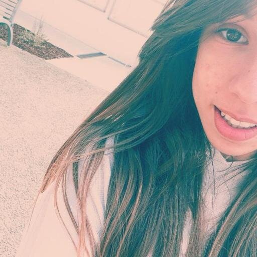 -On dit que l'amour fait le bonheur, alors qu'il se termine toujours par des pleurs.