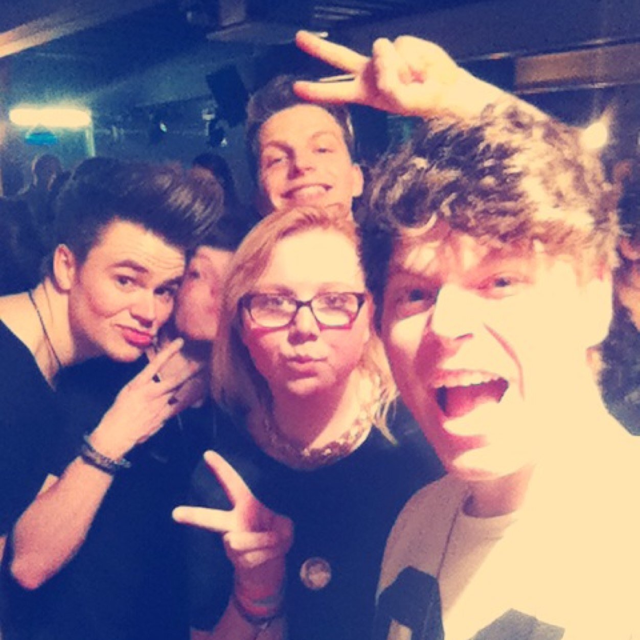 If your a canary swing fan please follow and ill follow back i love canary swing they are just the best x