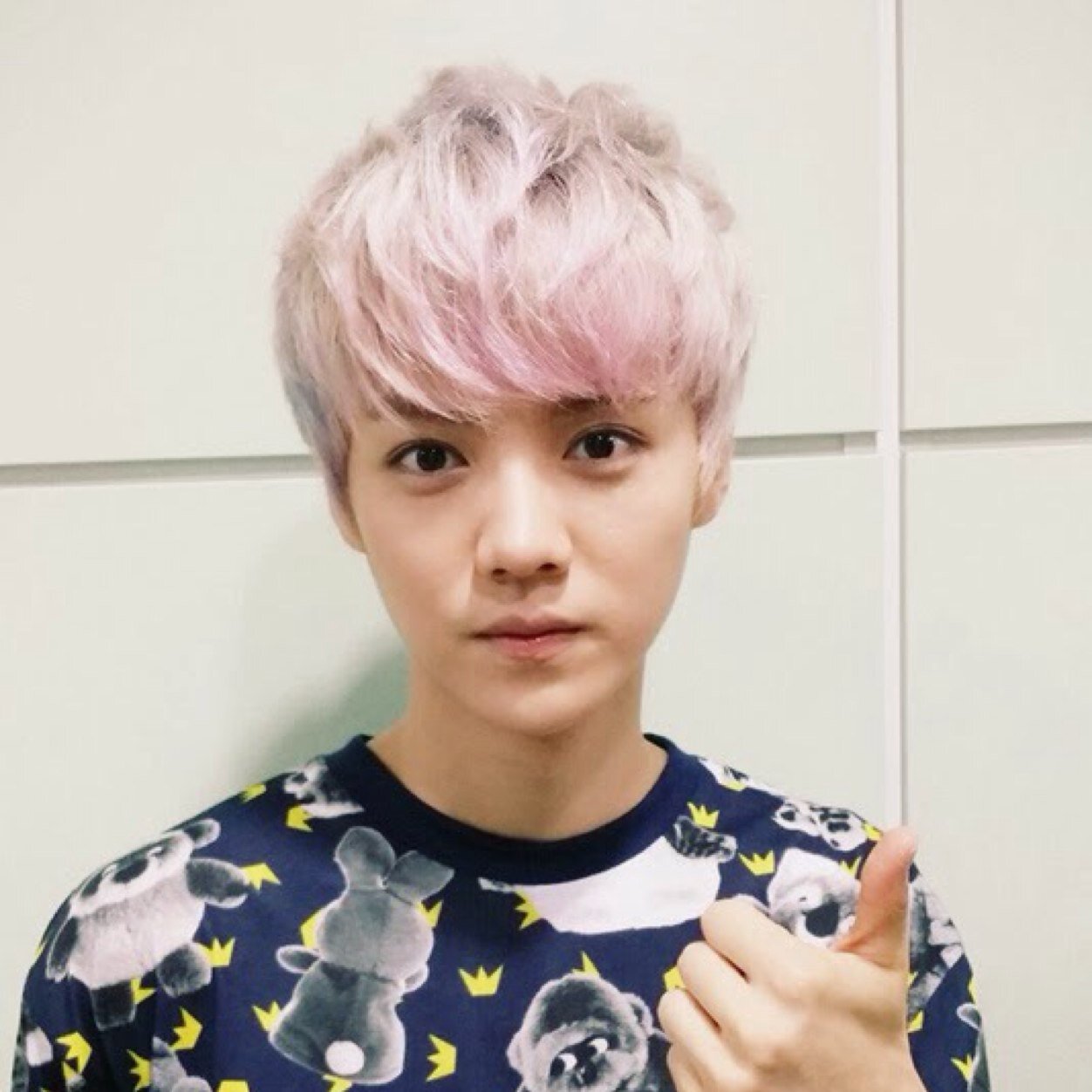 สวัสดีครับ ผมลู่ห่านนะครับ ลองมาคุยกับผมสิครับ.ยิ้มหวาน