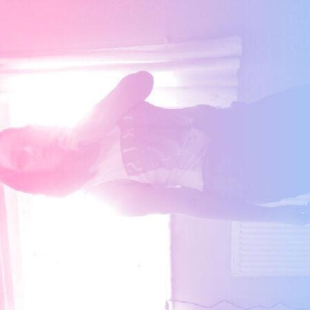I'm 15, just a normal girl, im in love with anime and in love with the full alchmest and i follow back!!xx