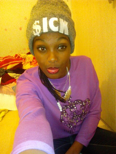 follow me and jte follow back 3 mon fb: mxmanzel rara lewis /snap: rachouunn instagram:rachounn