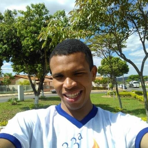 Sou uma pessoa curiosa em busca de novos conhecimentos, sou estudante de  Administração