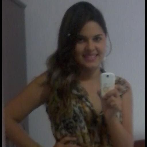 *sou a garota qé considerada diferente,Totalmente autentica,com minhas própias opiniões e com meu próprio estilo’Não sou perfeita;mas pode ter certeza sou unica