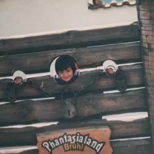 adanada            dogdum.   1974 den  beri almanya  da yasiyorum        iyi     bir  fenerbahceli  oldugumu  söyliye bilirim