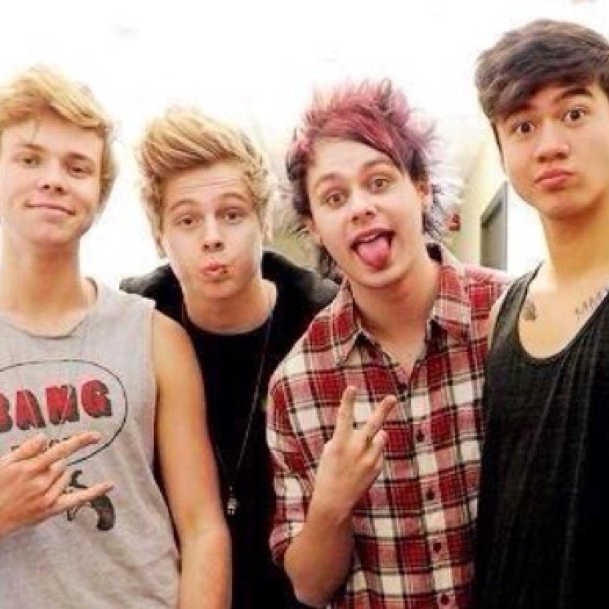 Imagines for 5SOS. All Imagines in favourites! We take requests. We follow back. We do personals and longer requests ❤️