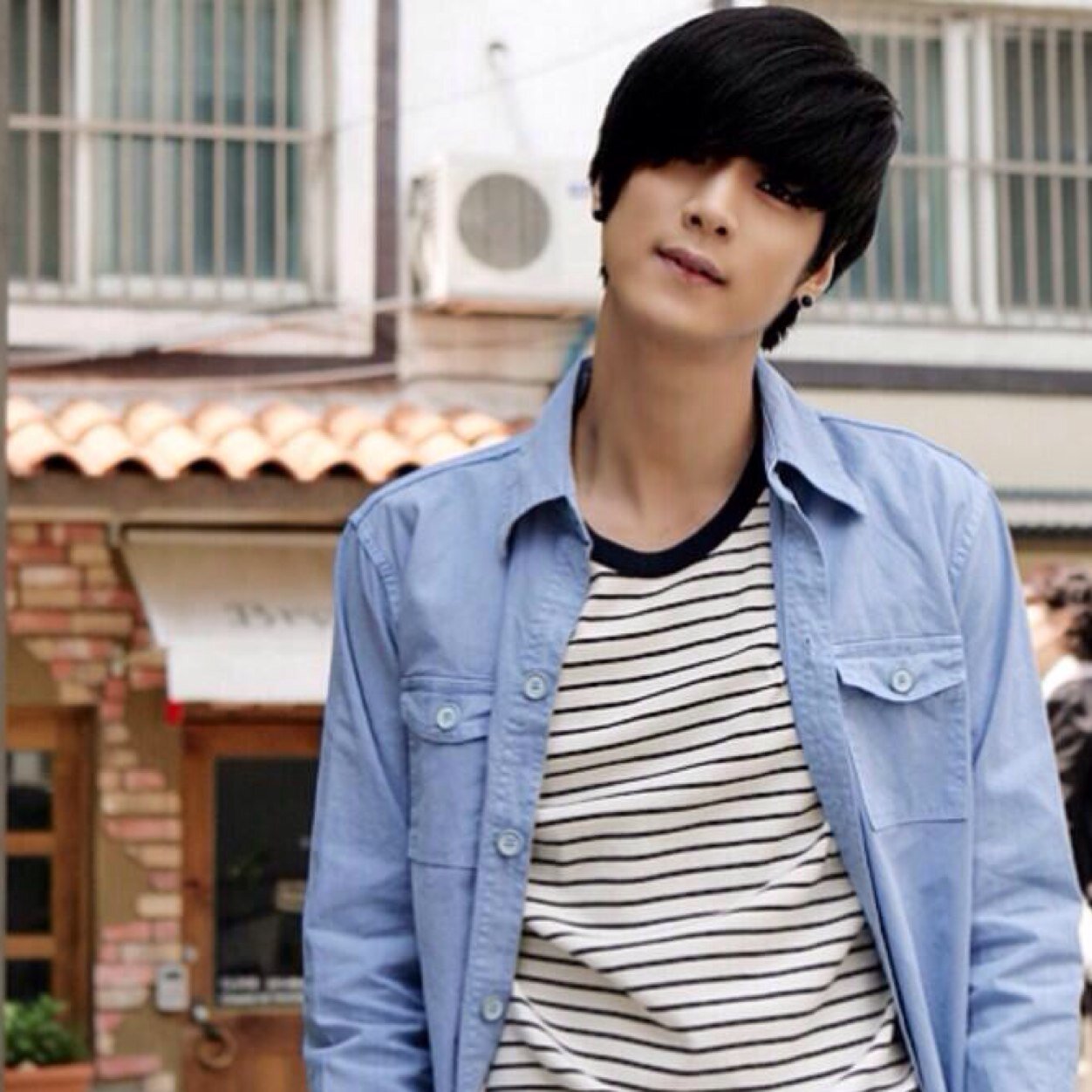 Won Jongjin (The J) : 181 cm 64 kg Open : 28/12/2012 I'm not real.