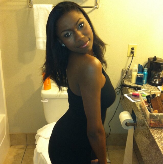 20 with an exquisite dream birthed in Queens | Slim Trim & Dark Skin | press ya Luck but i dont give a Fk | Sitting pretty you know the average Flow