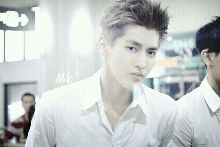 คนหล่อแบดเย็นชา หยิ่ง มาดมาเฟีย อยากลองมีความสุขมาคุยกับผมสิครับ