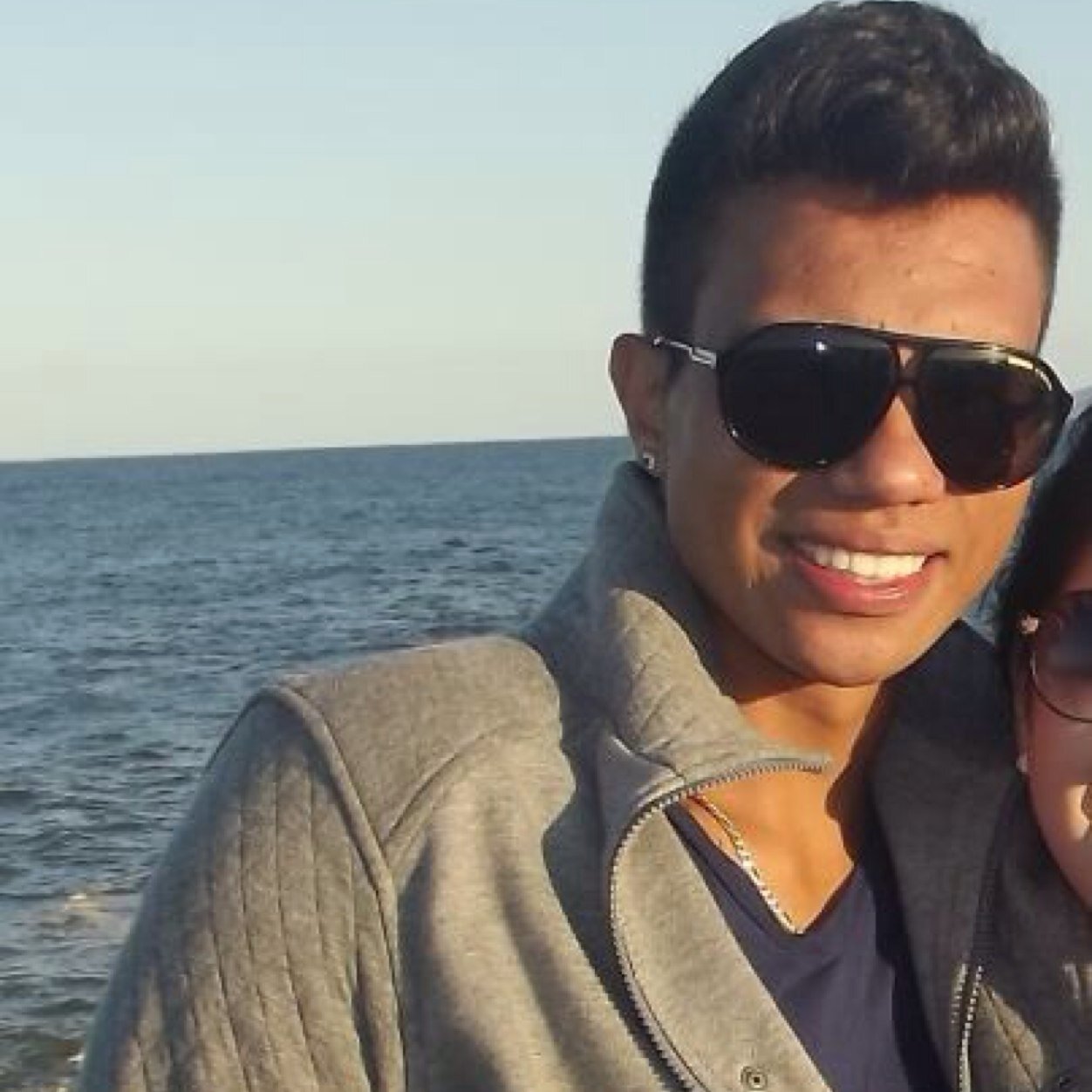 Evangelico, 22 anos, 
Gosto de fazer novas amizades, 
Pratico alguns esporte, Como Futebol e volei de Praia. 
Segue no Instagram: @CLAUDIOJUNIOR92