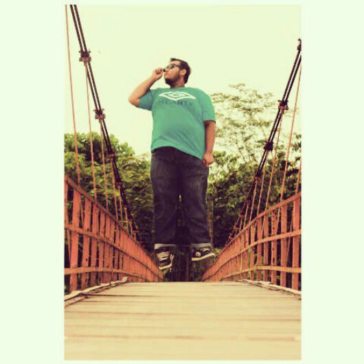 Hidup buat main music , jalan2 ,,cari makan & sampe lupa cari pacar .instagram @kohobintoro    pin 32daad18 | 085640914174
