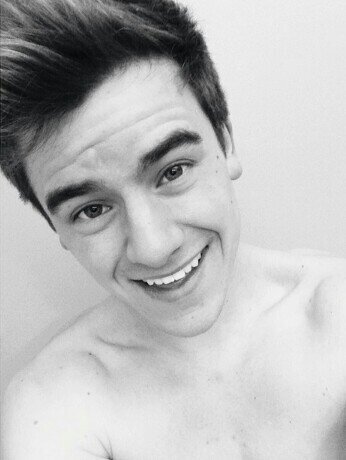 i gave you a free follow so go follow @frantasfrappe for another
