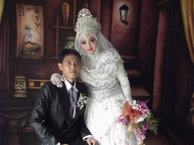Ana uhibbuh fillah.. Aku akan menjadi istri yg baik n sholelah buat kamu Aab sayang