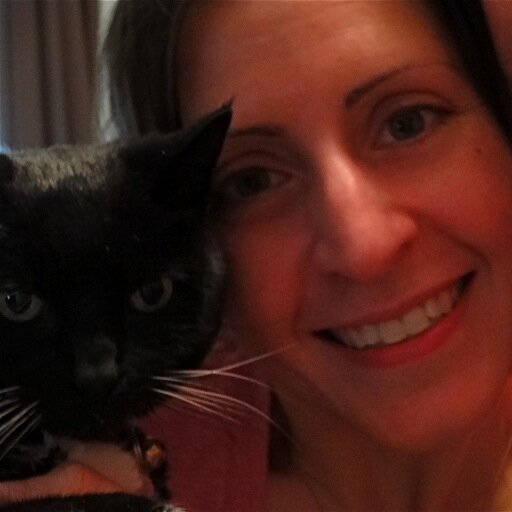 Cat mom, yoga/acro teacher, avid reader, & original Blockhead ✌🏼❤️🐾 #RIPmyfurbabies