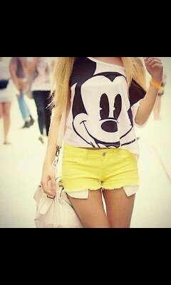 Aqui teneis todo lo que buscais sobre moda chicas . FAV si os encanta y RT si os gusta  :) .Cualquier pregunta preguntarnos en ask  :)