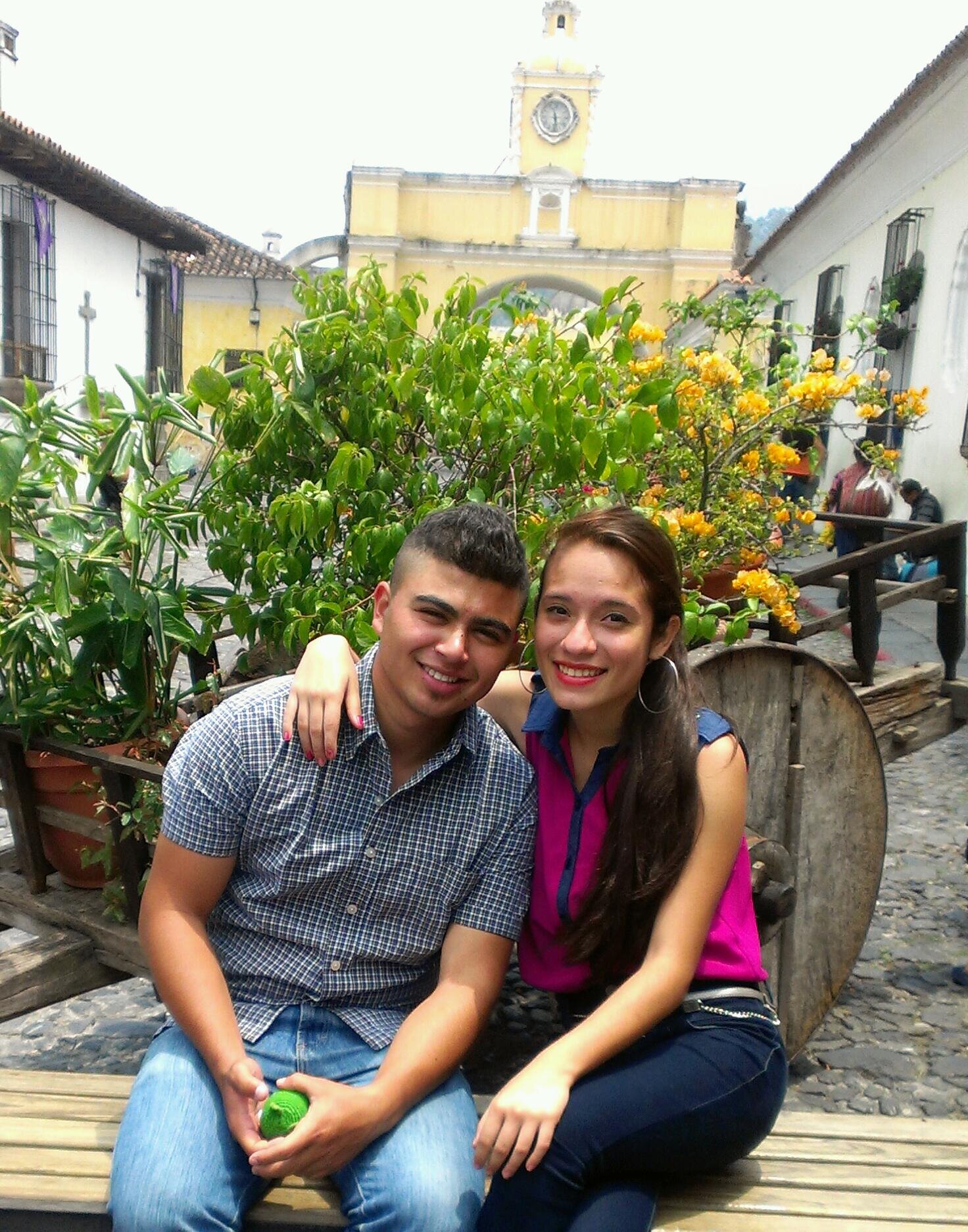 Soy Cristiana no perfecta, Dios continua trabajando en mí, estoy siendo moldiada en las manos del mejor alfarero ^_^ . ♥ amo Danzarle a my Dios.