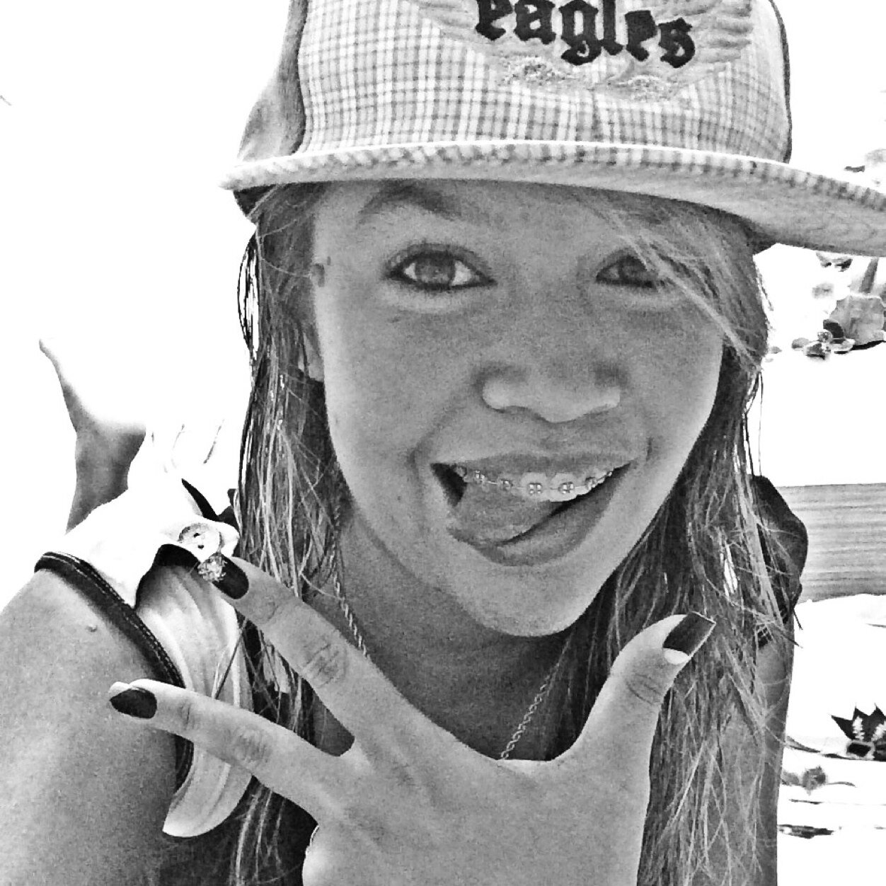 ' Sinceramente? Sao apenas palavras pequenas, vindas de mentes pequenas. Se quiser me atingir, arrume bons argumentos, ou cresça. :*