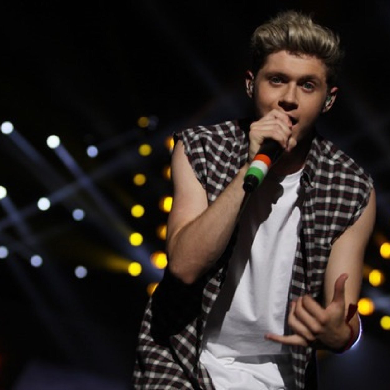 Dutch directioner | Just living life by the moment | Try to tweet as much as possible | I just freaking love our boys | One Direction ❤ | 25-6-'14 saw them live