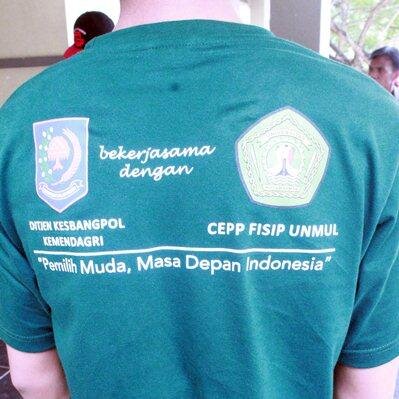 pengen bahagiain orang tua. dengan hasil kerja keras sendiri.
