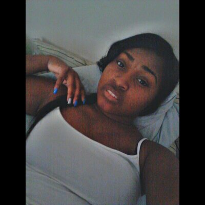 Follow me I follow back Im pretty, Twitter weak But I made it just cause. I have a loving boyfriend who I love dearly ♡♥♡