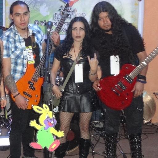Vegana porque sentir nos hace iguales. Defiendo causas justas sin favoritismos.
Siempre defenderé a todo ser que este en vulnerabilidad sin distinción d especie