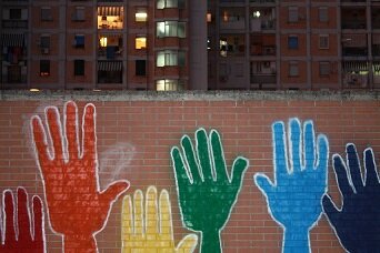 siamo una cooperativa sociale Lasalliana che vive a Scampia, nostro luogo privilegiato di riflessione e azione per trasformare il mondo con e grazie ai piccoli