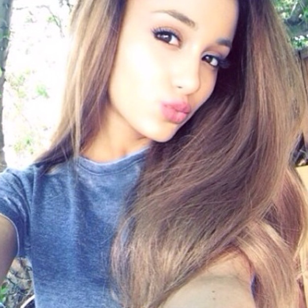 Follow @arixnaslay (i follow back if you ask)