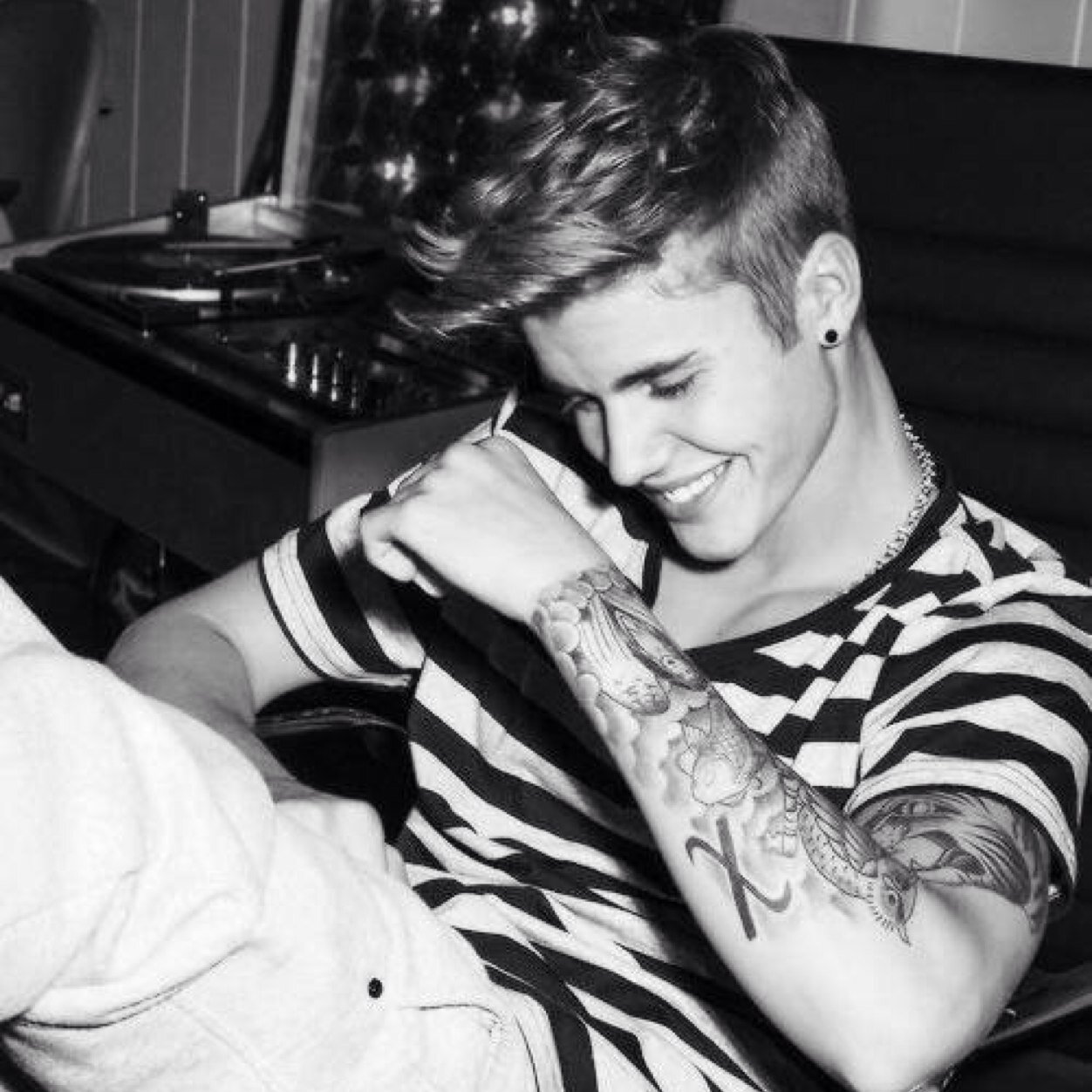 Yeah, im a Belieber, forever & always. ♡
I love one direction too. ♡