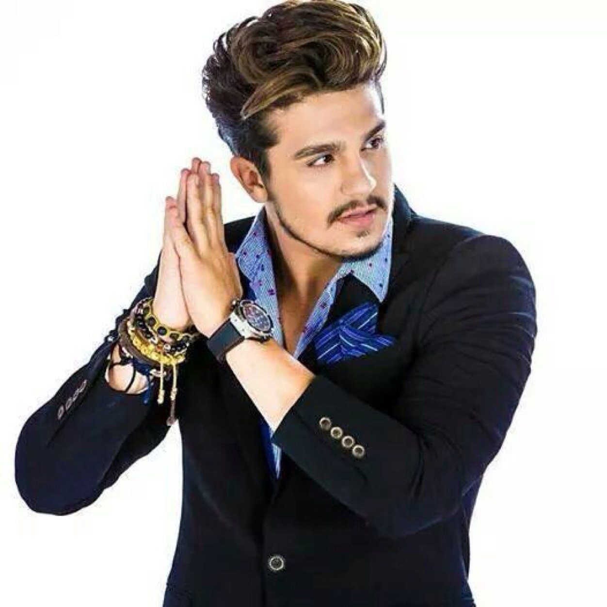 A gente não precisa tá colado pra tá junto.♫ @luansantana seguiu: __/__/__..(Seguida por @AJ__26 07/09/12/@marretacowboyls 25/09/12)