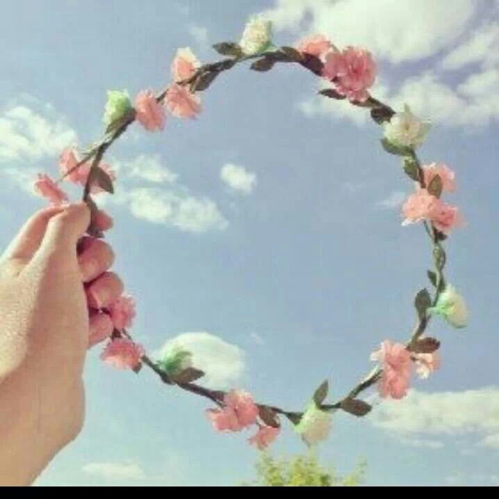 عند موتي يا صديقي .. دل قبري في الظلام مرني شوقا وسلم .. أنا أشتاق السلام *