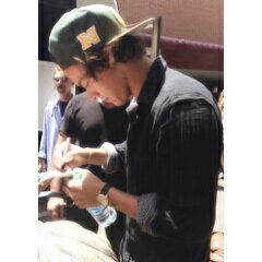 free follow from @niallshighjumps follow her and ask for a follow back .x