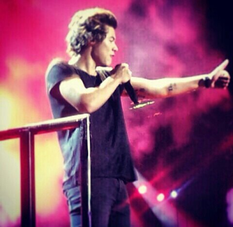 Keep calm and carry on...  #One Direction 
♡♥♡♥♡♡♡♥♡♥♡♥♡♥                   http://t.co/5uxFuTOOm0