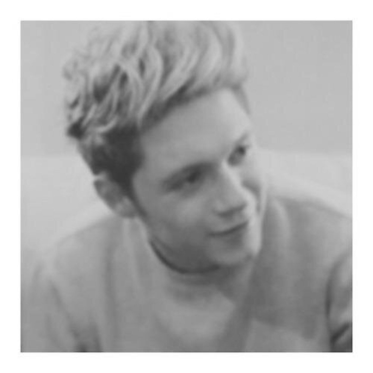 Follow @LouisXOcutie :)