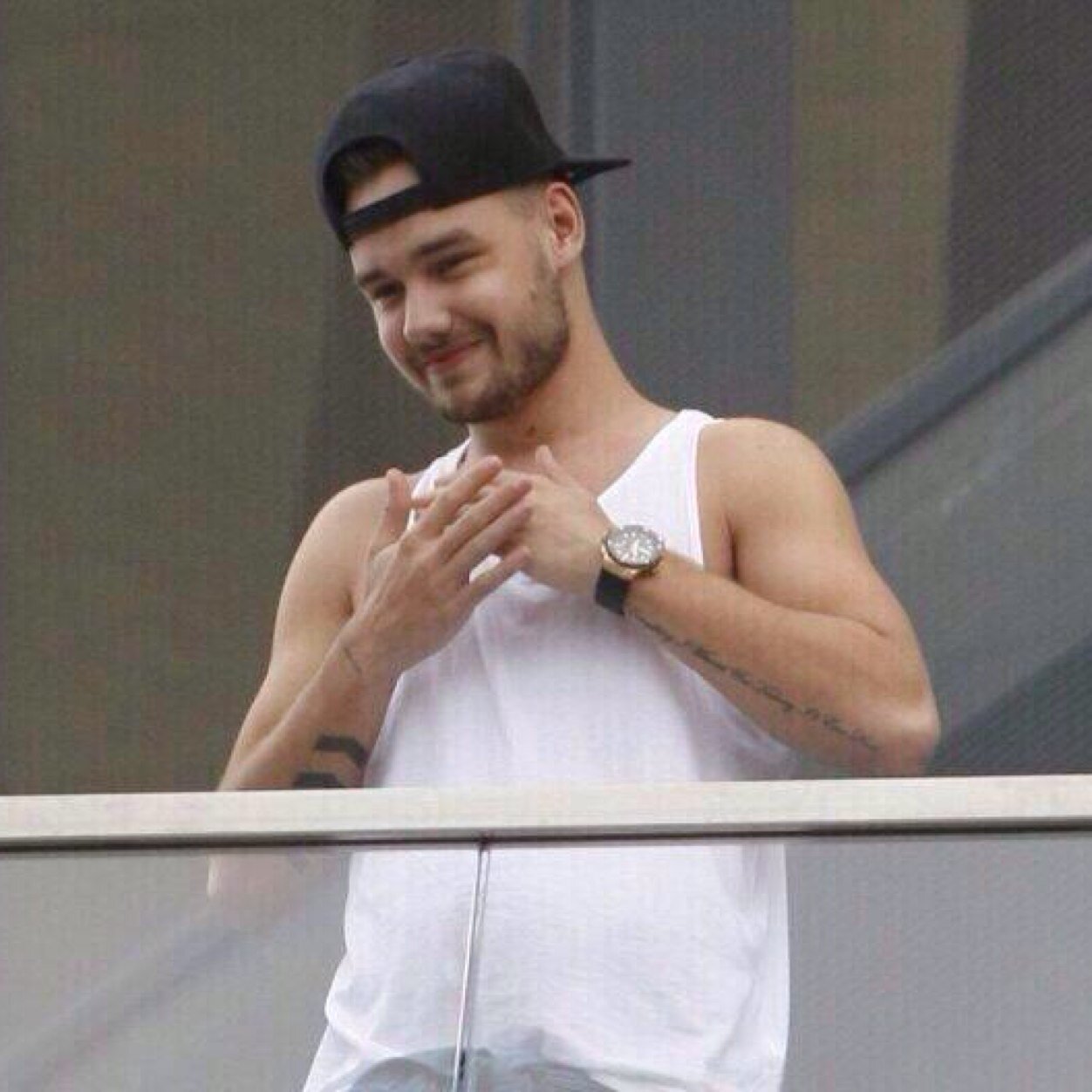 I GAVE YOU A FREE FOLLOW SO PLEASE FOLLOW @guacamoleniall THANK YOU