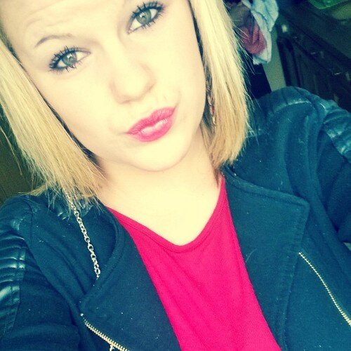 CharleineLct's profile picture. Plus le temps passe, plus je m'attache plus je me rend compte pour tomber LOVE y'a pas d'âge ❤