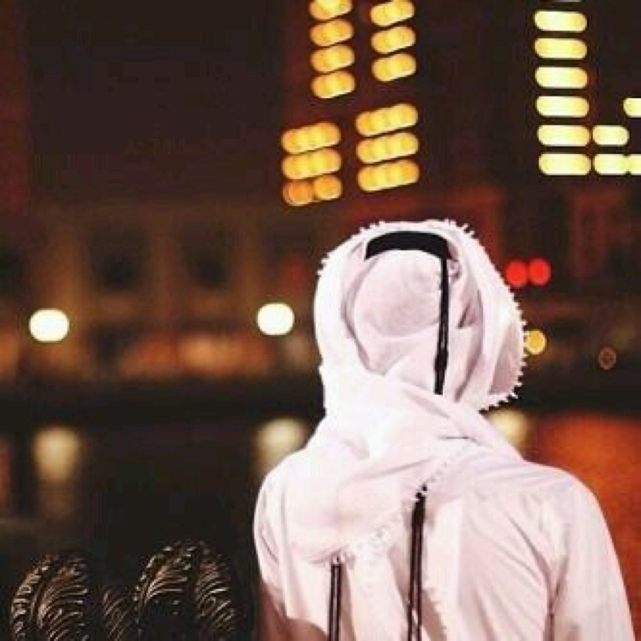 ‏تصد آلقلوب من آلغلا و آلنفوس تملّ                              يآ هون آلجفا لآ شآفت آلعين مآ تكرهه.