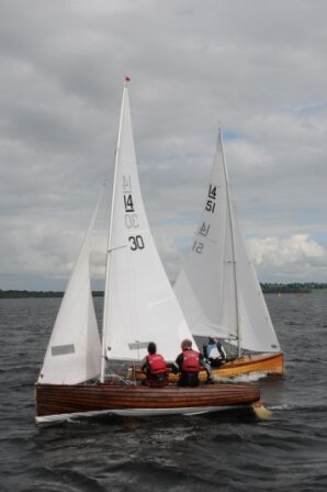 Amateur boat builders; fun-loving dinghy sailors, building a wooden idra14 dinghy from scratch, first time in 35 years