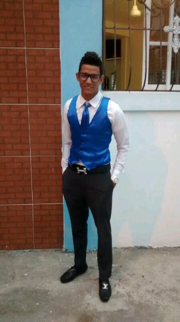 Soy un chico dindo ^_^ y facil para too. LA vidA no es vivirlA a lo loco es saber de k todO en esta vidA eS saberlo disfrutar :p