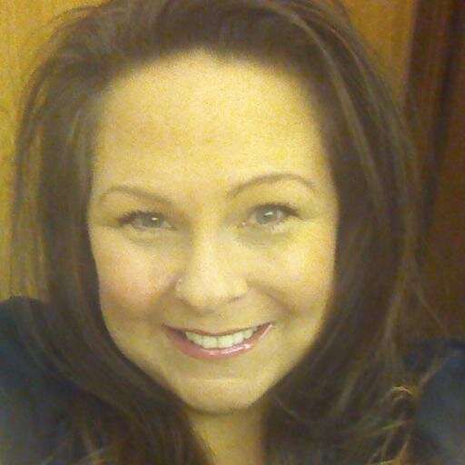 Wine slinger and dog lover who roots for the Dallas Cowboys and the Oregon State Beavers!