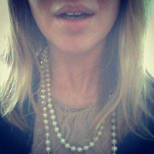 emmebellini's profile picture. It's a luscious mix of words and tricks......and cats.